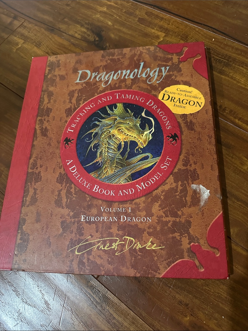 Dragonology Tracking & Taming Dragons COMPLETE Model Set European Dragon